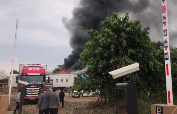 廣東東莞大嶺山一工業(yè)園冷庫(kù)發(fā)生起火事故